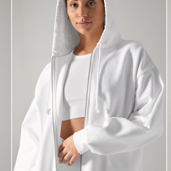 Aritzia - EXTRA FLEECE MEGA HOODIE (butter yellow) - Picture 8 of 11